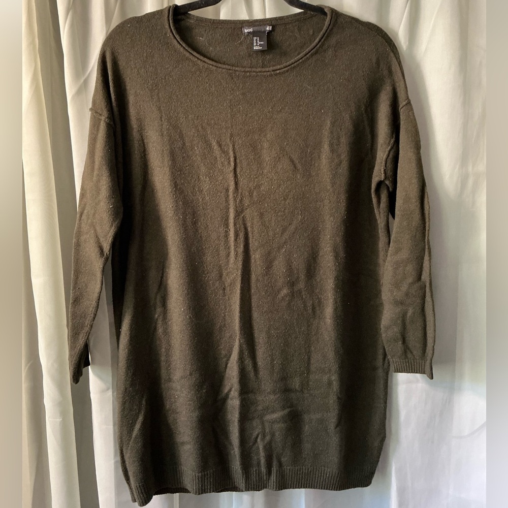 H&M Green Crew Neck Sweater Classic Style size medium